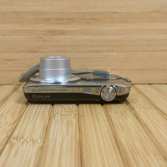 Casio Exilim EX-S5 10MP Digital Camera, with 3x Optical Zoom - Picture 5 of 8